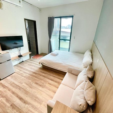 Fengchia Comma Inn Taichung Esterno foto