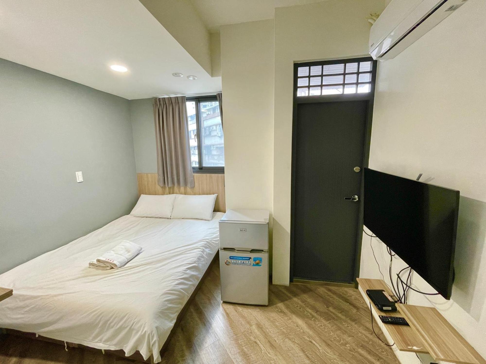 Fengchia Comma Inn Taichung Esterno foto