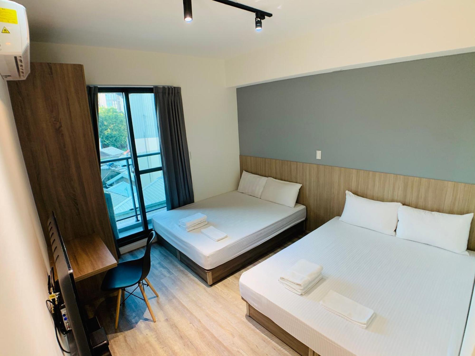 Fengchia Comma Inn Taichung Esterno foto