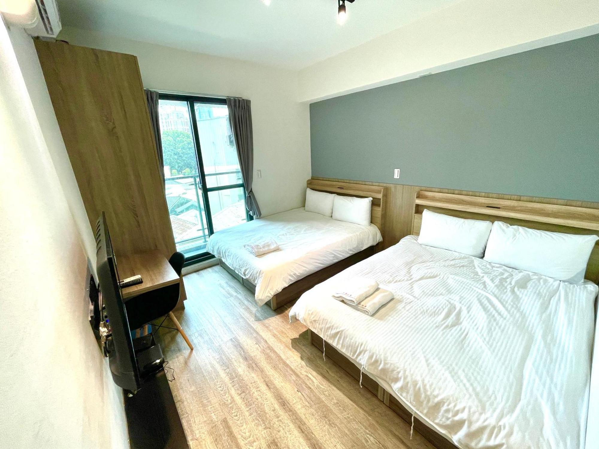 Fengchia Comma Inn Taichung Esterno foto