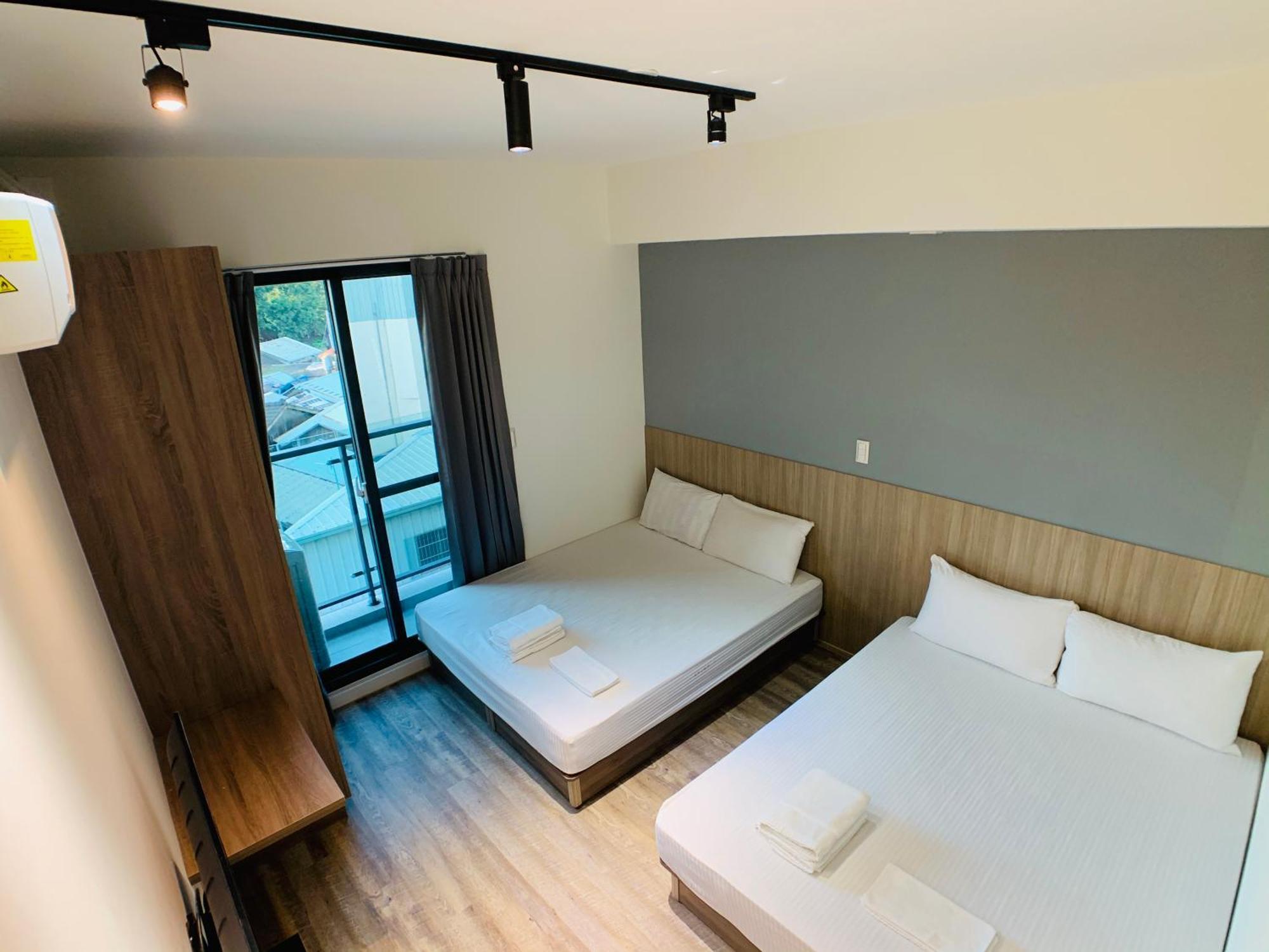 Fengchia Comma Inn Taichung Esterno foto