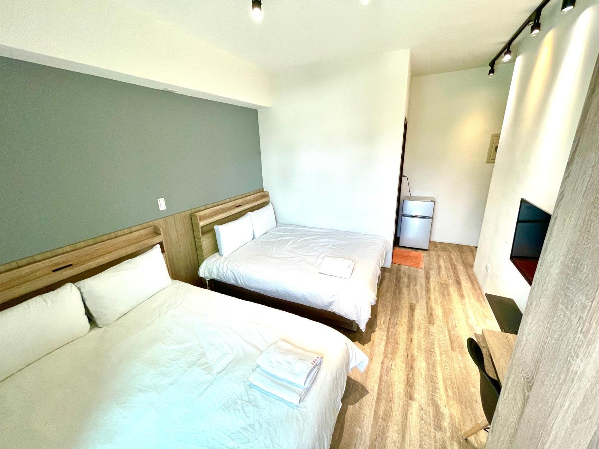 Fengchia Comma Inn Taichung Esterno foto