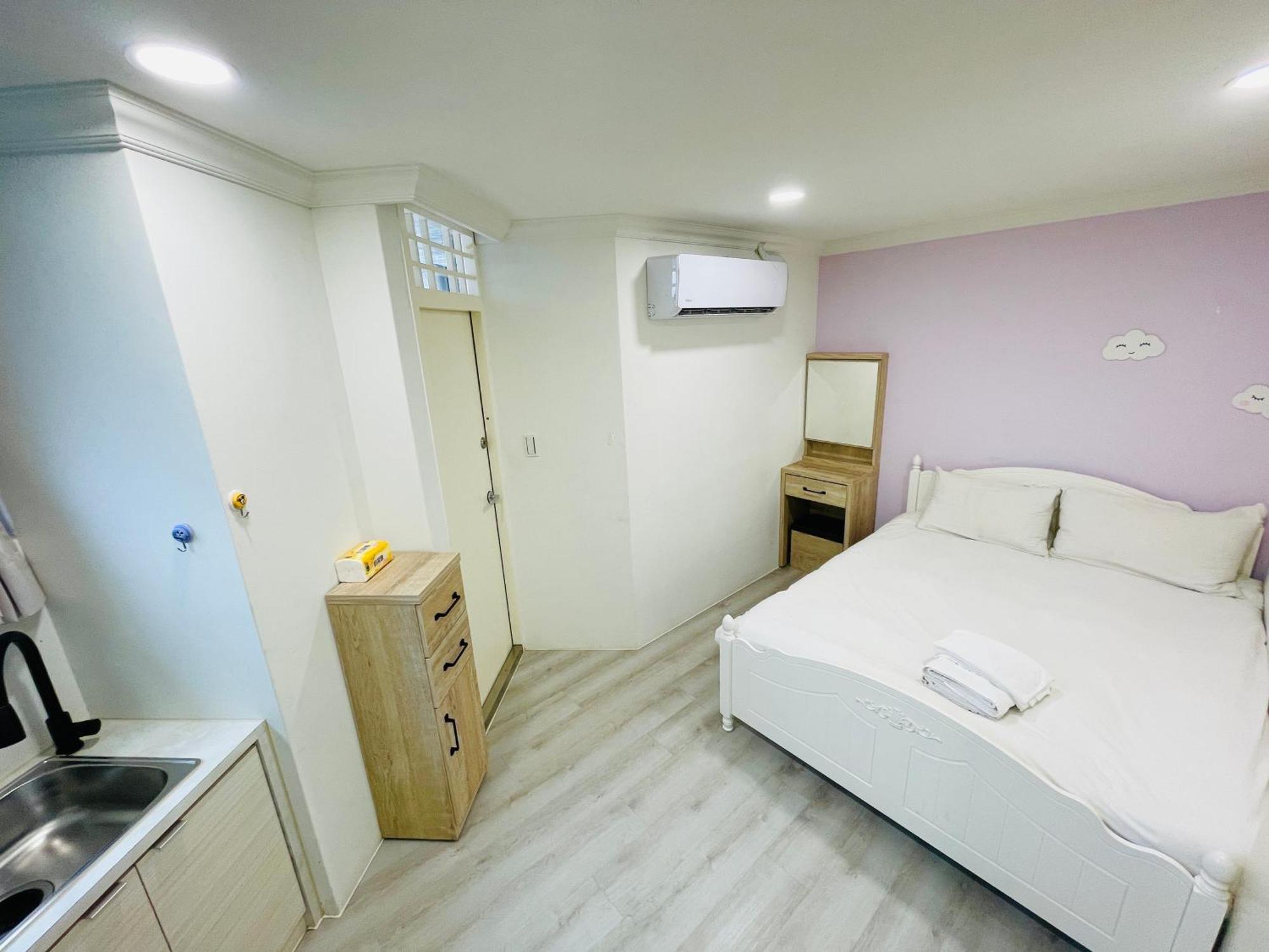 Fengchia Comma Inn Taichung Esterno foto