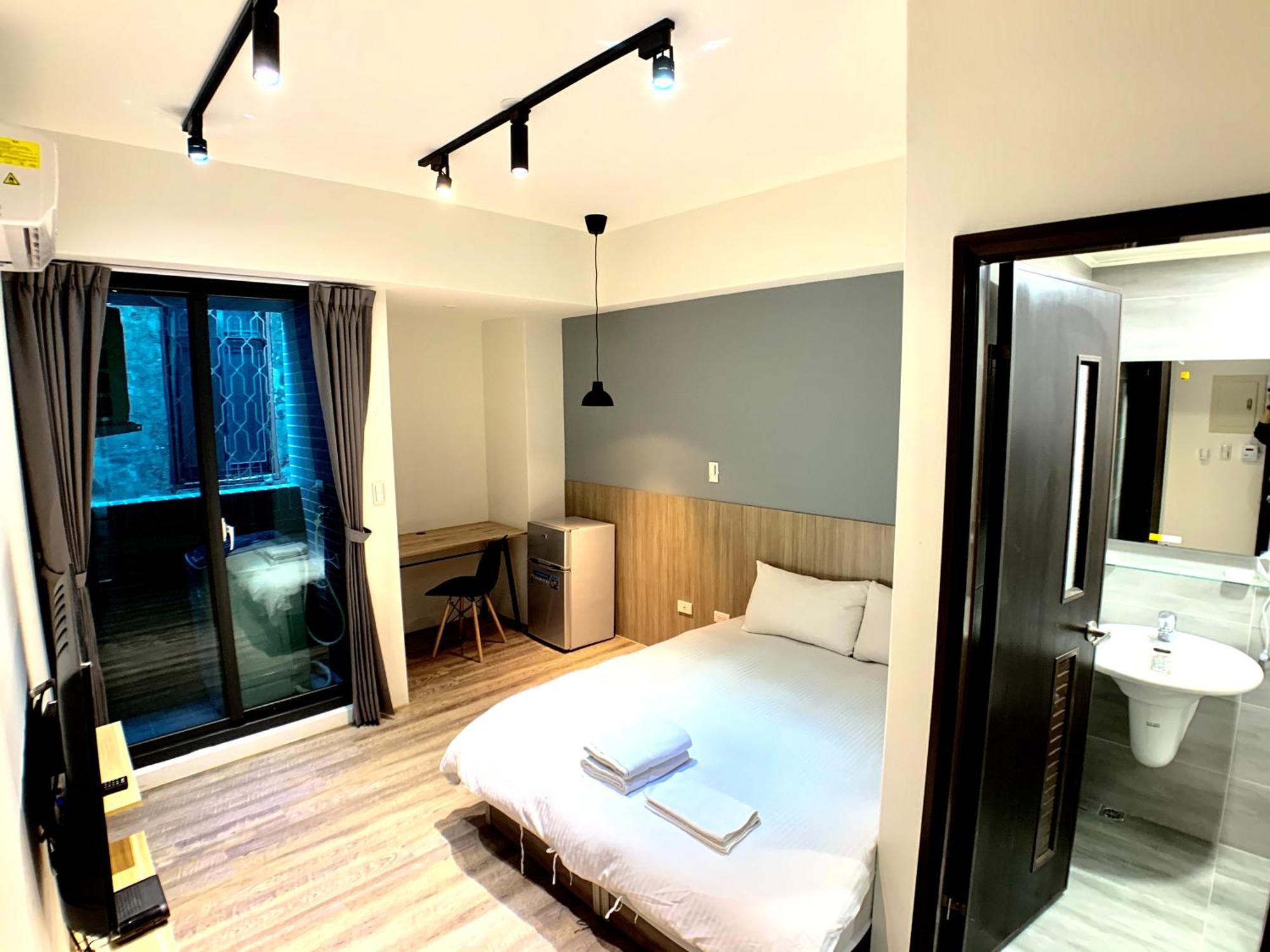 Fengchia Comma Inn Taichung Esterno foto