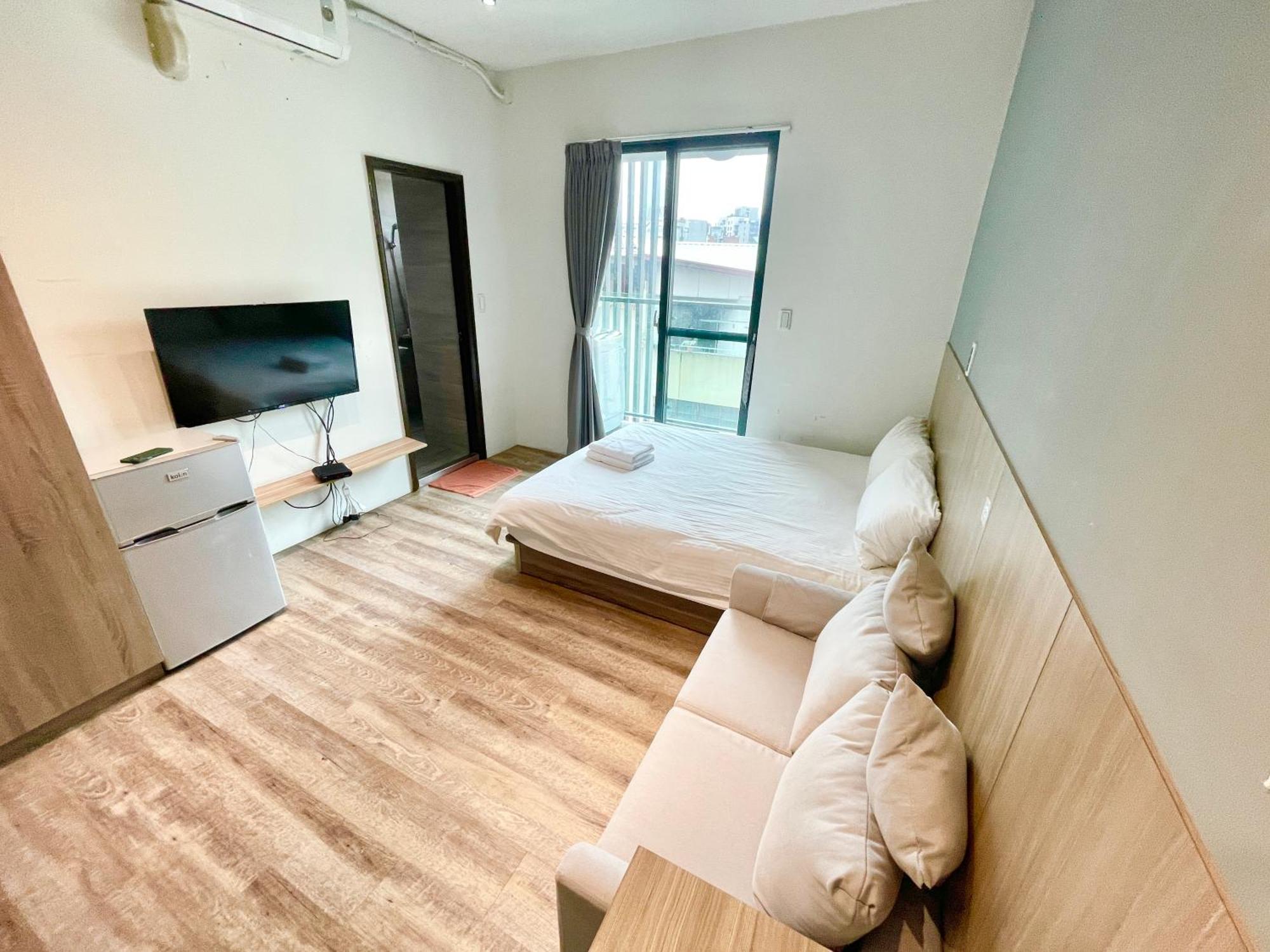 Fengchia Comma Inn Taichung Esterno foto