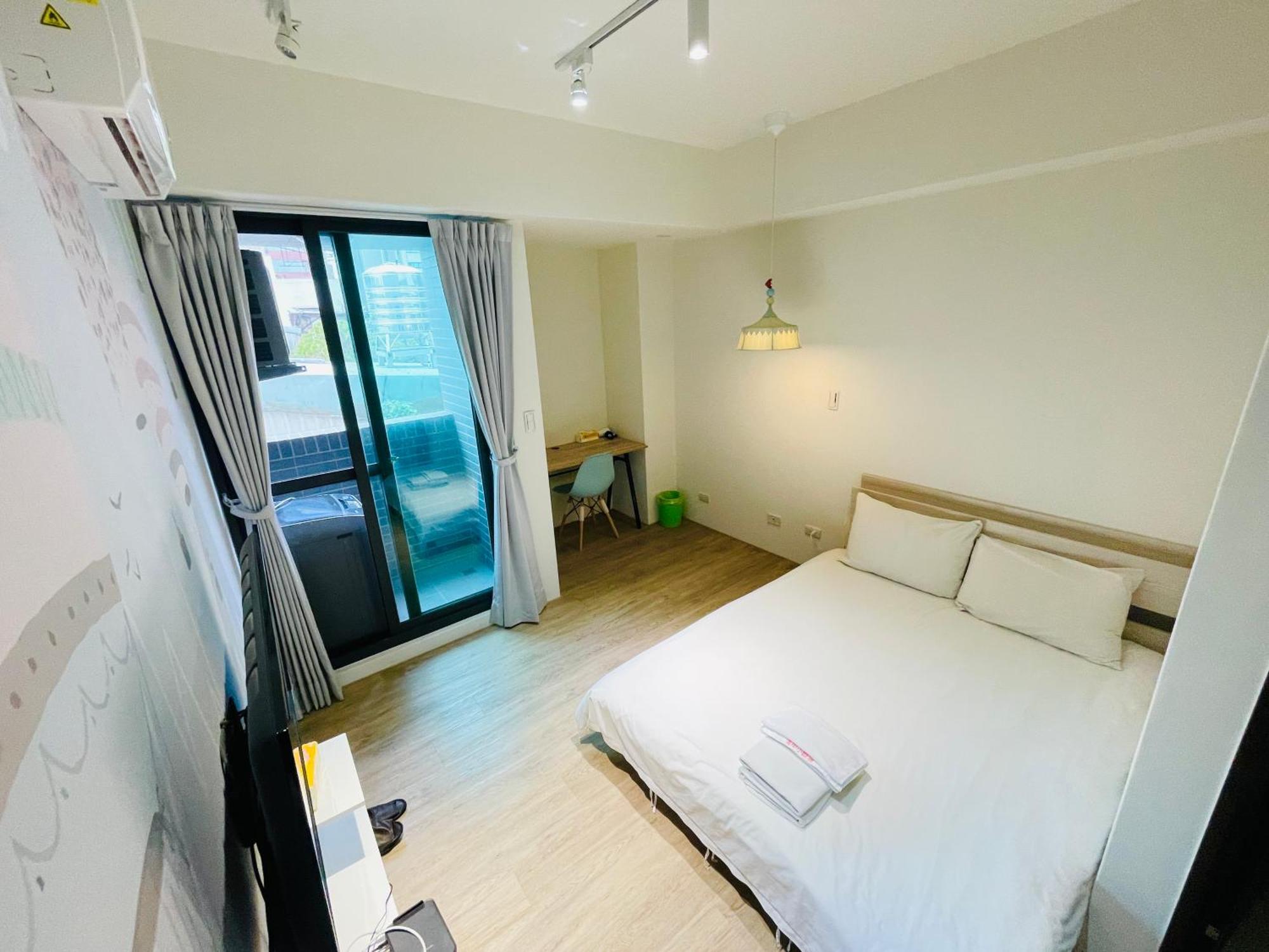 Fengchia Comma Inn Taichung Esterno foto