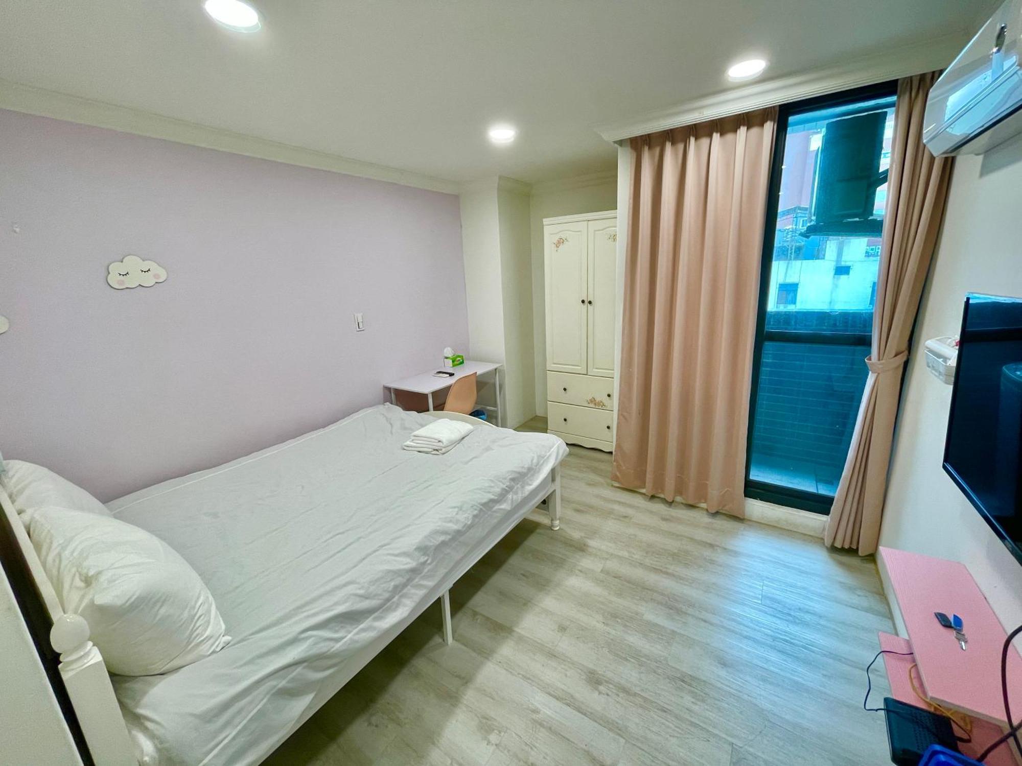 Fengchia Comma Inn Taichung Esterno foto